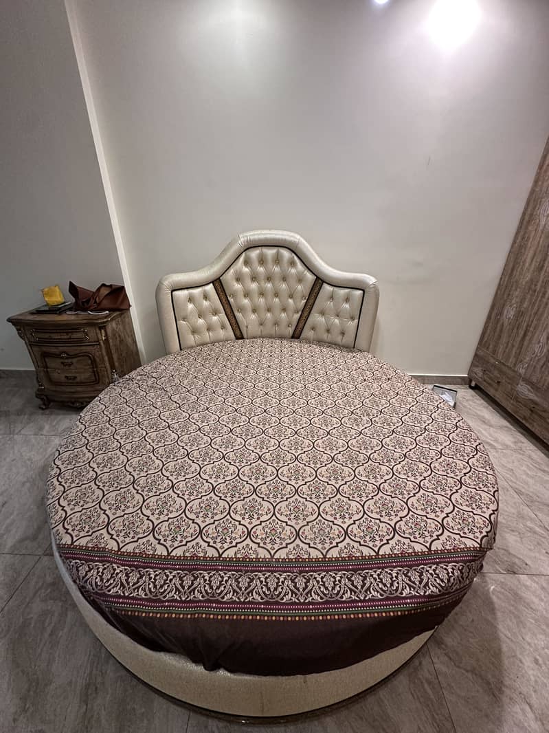 King size bed 1