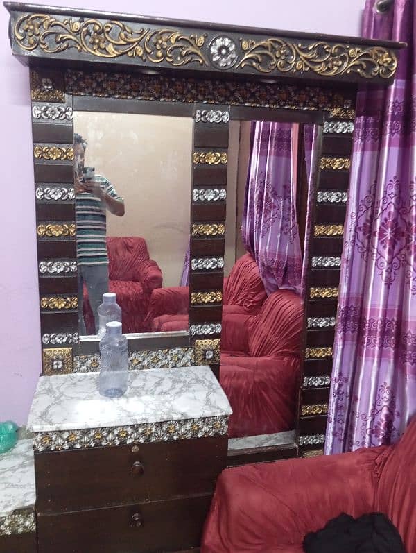 bed side table  dressing table 0