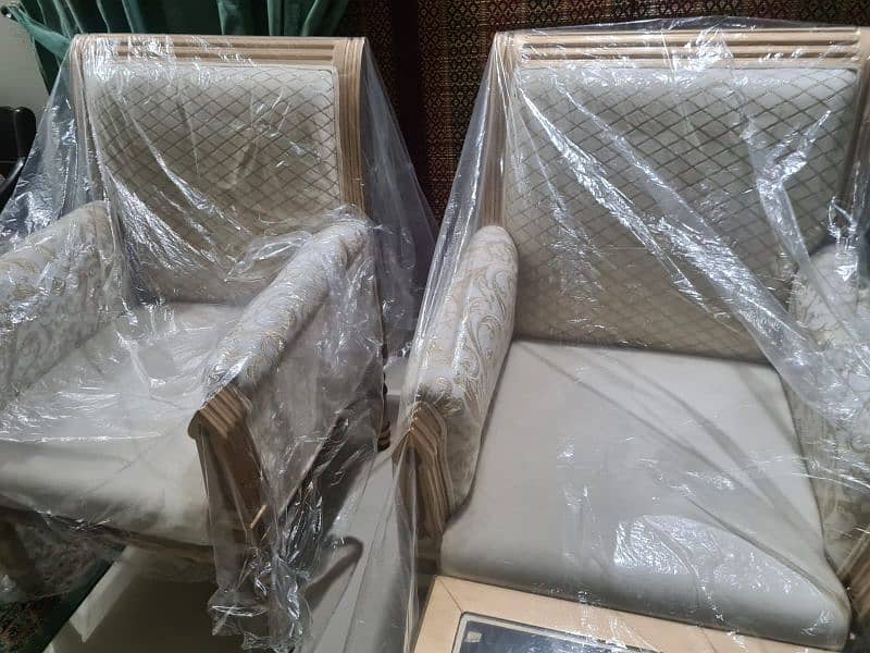 Sofa chairs with finest wood and cloth with table 0