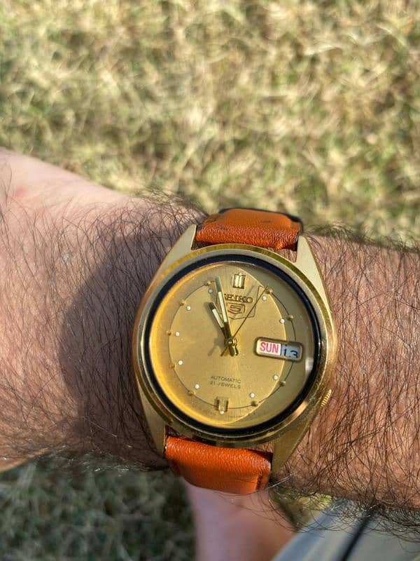 Seiko 5 Vintage Golden Watch 1