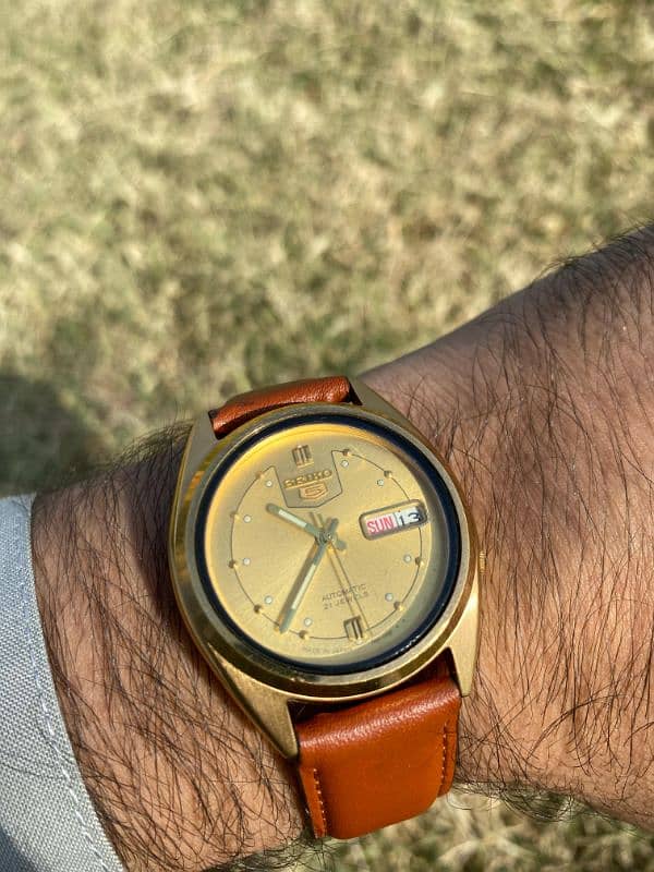 Seiko 5 Vintage Golden Watch 3