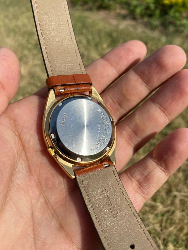 Seiko 5 Vintage Golden Watch 6