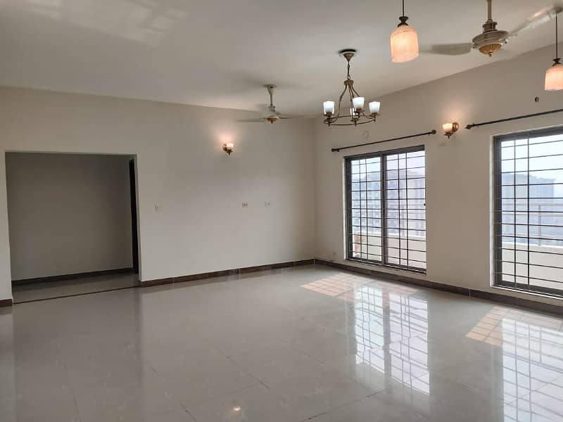 Beautiful View 10 MARLA 3 BED FLAT ON 5th Floor Is Available For Sale In ASKARI-11 LAHORE 5