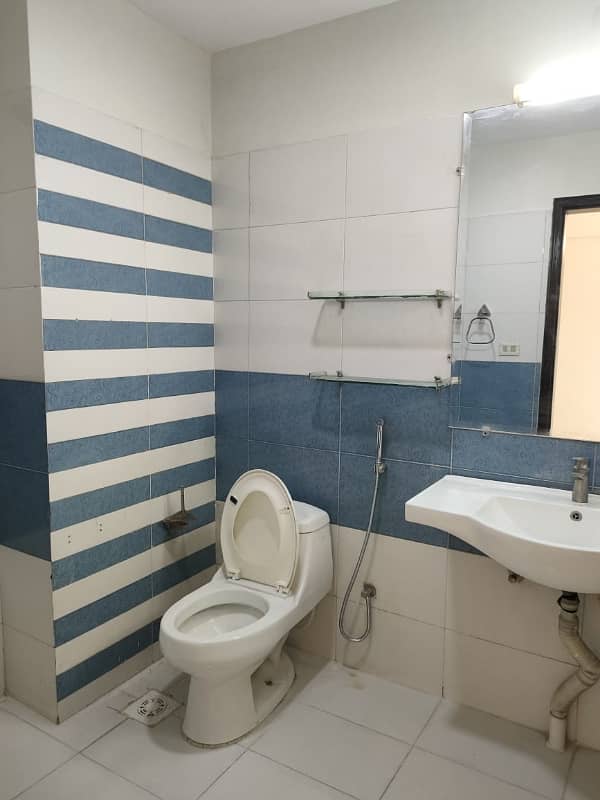 Beautiful View 10 MARLA 3 BED FLAT ON 5th Floor Is Available For Sale In ASKARI-11 LAHORE 8