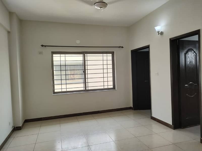 Beautiful View 10 MARLA 3 BED FLAT ON 5th Floor Is Available For Sale In ASKARI-11 LAHORE 9