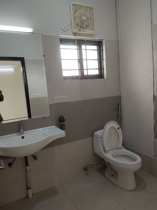 Beautiful View 10 MARLA 3 BED FLAT ON 5th Floor Is Available For Sale In ASKARI-11 LAHORE 10