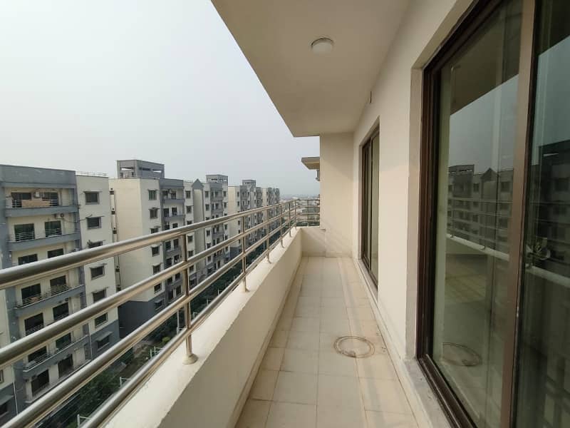 Beautiful View 10 MARLA 3 BED FLAT ON 5th Floor Is Available For Sale In ASKARI-11 LAHORE 14