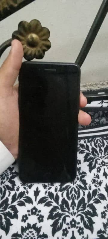iphone 7plus condition 10/10 all ok 4 month sim working (03331423788) 1