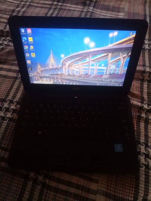 Dell Laptop Window 10 Latitude 3180 4