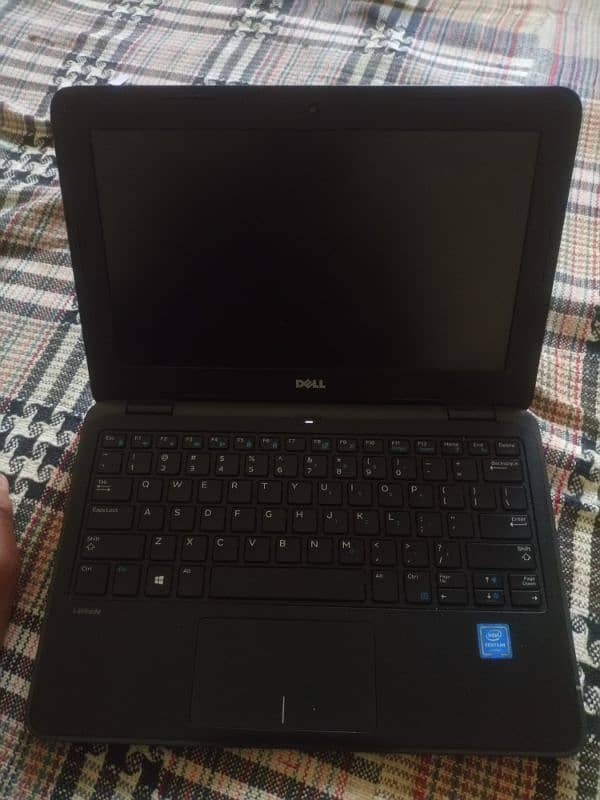 Dell Laptop Window 10 Latitude 3180 5