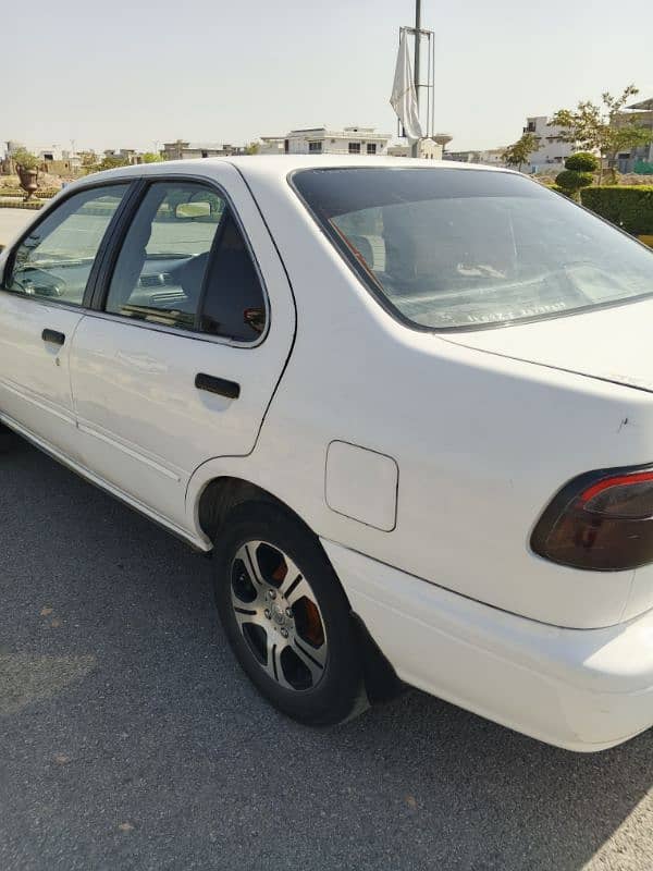 Nissan Sunny 2000/CNG/A. C/Twin Cam 1.5 7