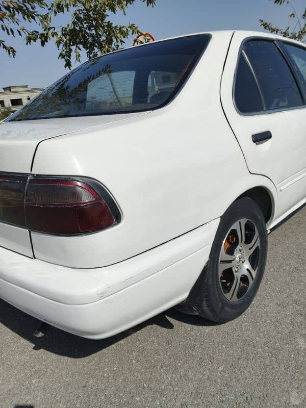 Nissan Sunny 2000/CNG/A. C/Twin Cam 1.5 9