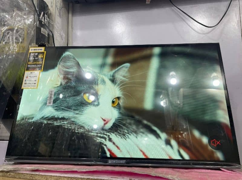 32 inches borderless UHD 1