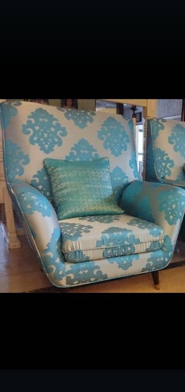 A high quality chair pair available 0