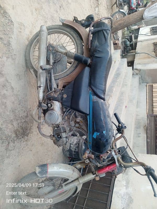 Tyre tube bilkul New ha or engine quality achi ha 2