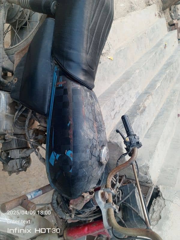 Tyre tube bilkul New ha or engine quality achi ha 4
