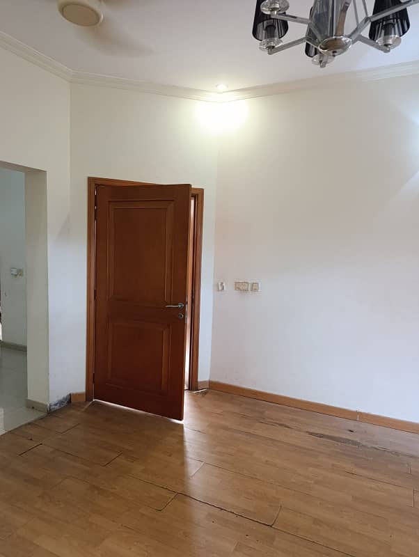 Facing Park 10 Marla Beautiful House Available For Rent in DHA Phase 8 Ex Park view Lahore 4