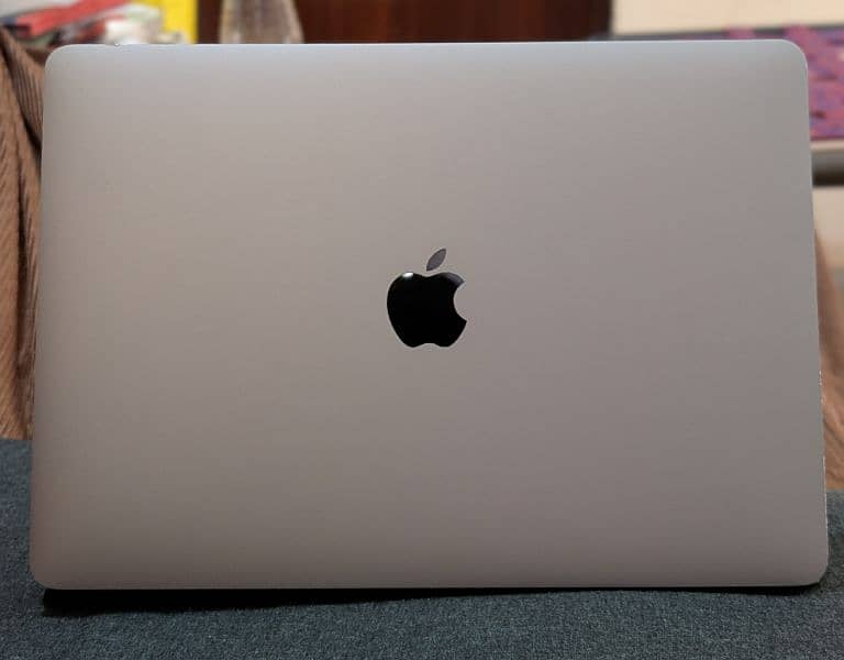 Apple MacBook 2017 pro Touch bar 2