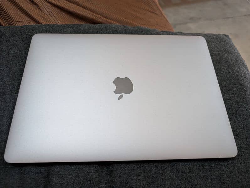 Apple MacBook 2017 pro Touch bar 4