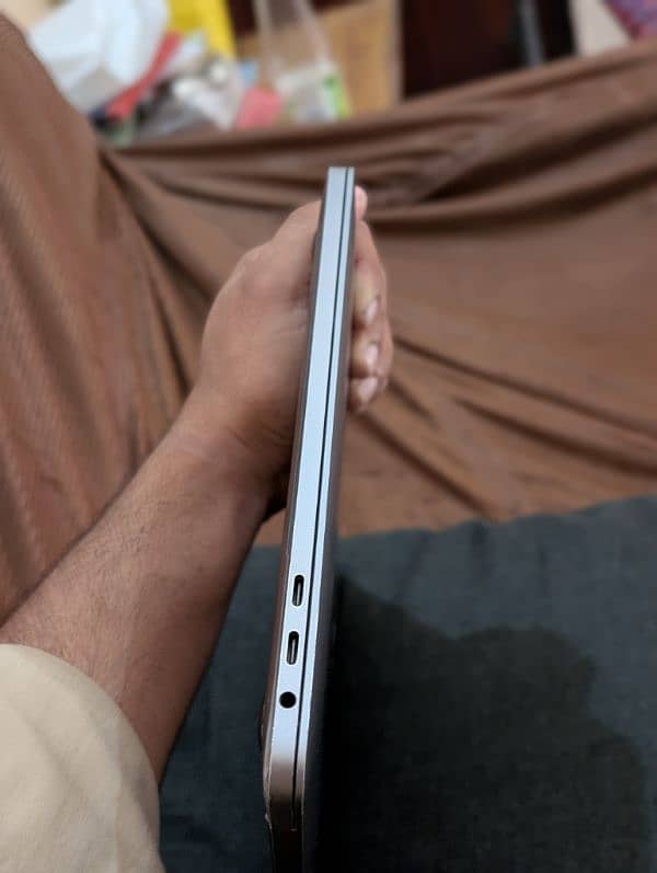 Apple MacBook 2017 pro Touch bar 6