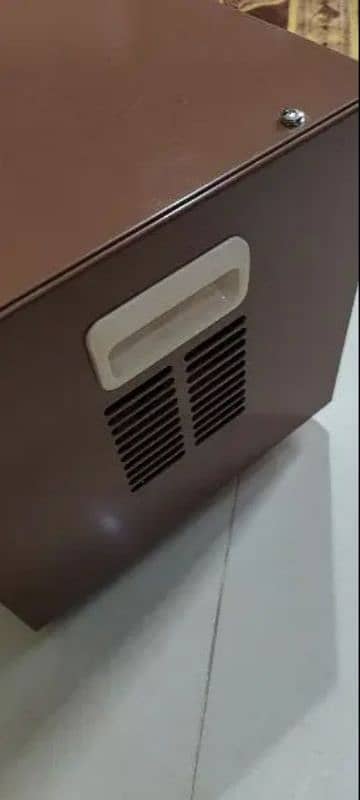 Stac,Fully Automatic regulator/stablizer 2000 watts 2