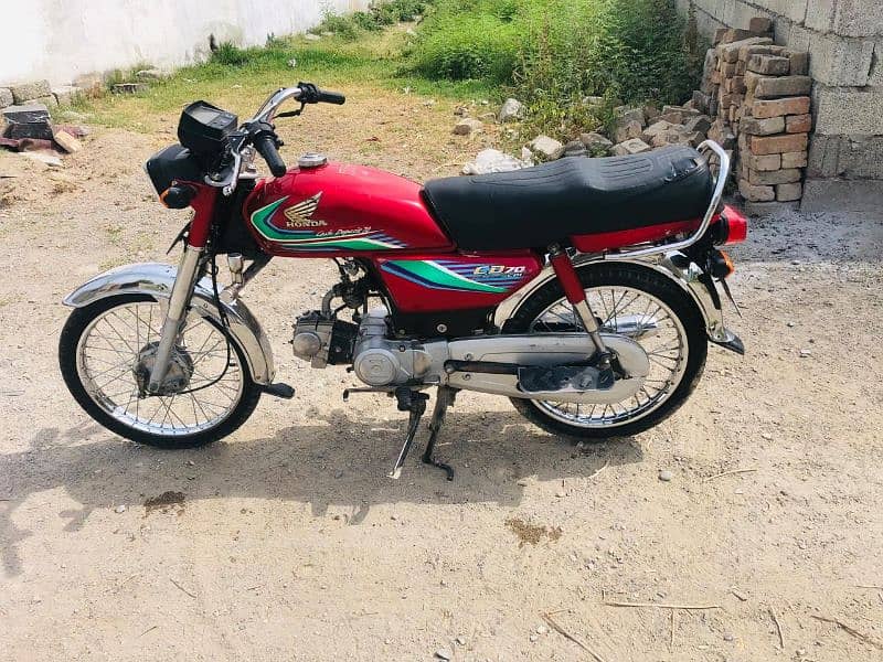 Honda cd  17 model lahore num Biomtric available All documents clear 2