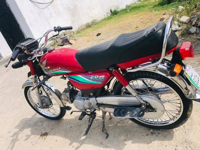 Honda cd  17 model lahore num Biomtric available All documents clear 4