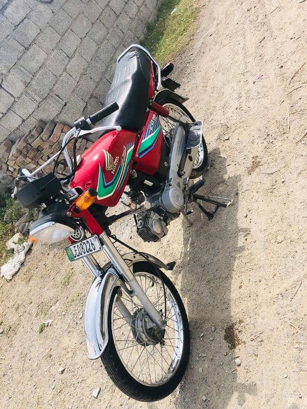 Honda cd  17 model lahore num Biomtric available All documents clear 7