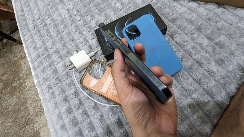 iPhone 12 PRO with Box & charger 3
