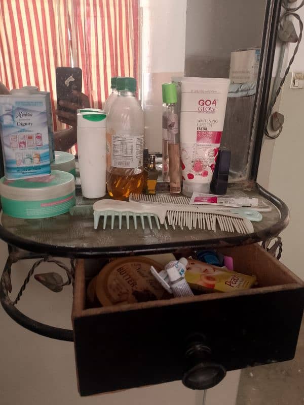 Iron wall mirror frame complete and urgent sale due to shifting 1