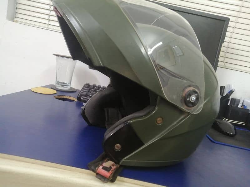 studds orignal helmet Having dual option Just slightly use. 2
