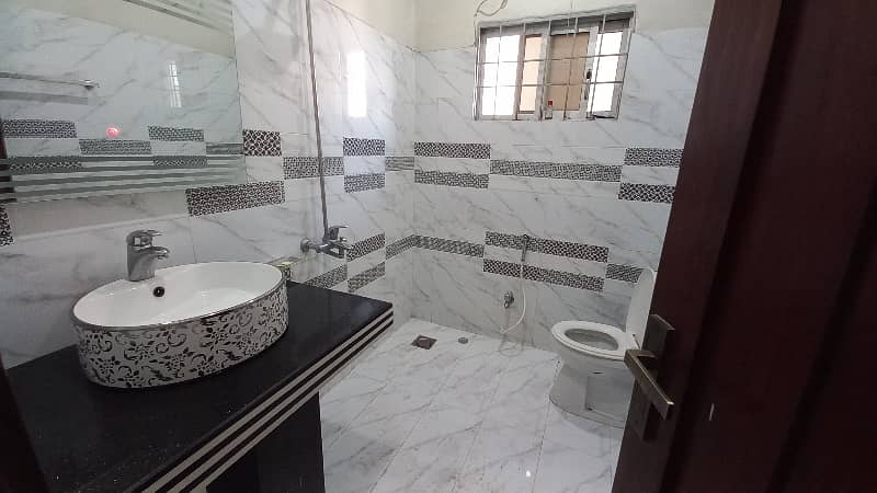 10 Marla Upper Portion Available In Architects Society Near By UCP University And Shoukat Khanam 16