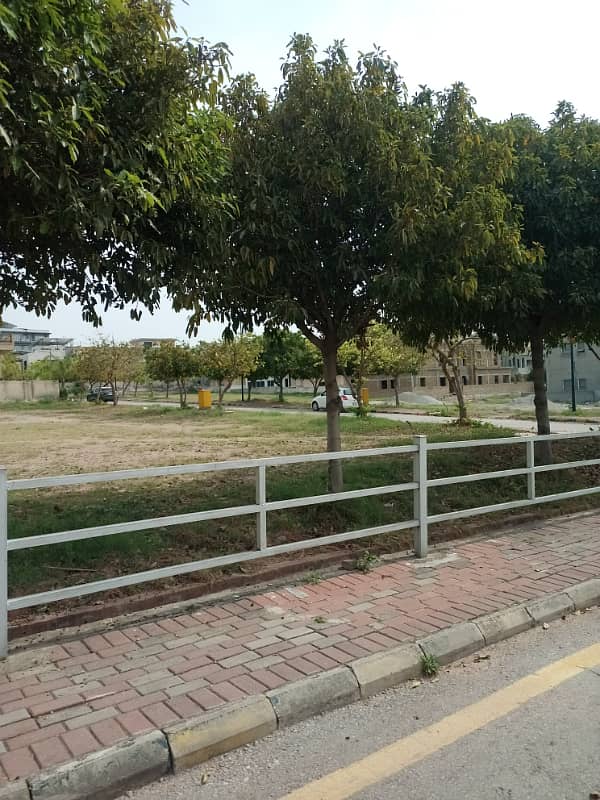 Corner 1 Kanal Plot Solid Land With Possession, Great Surroundings 3
