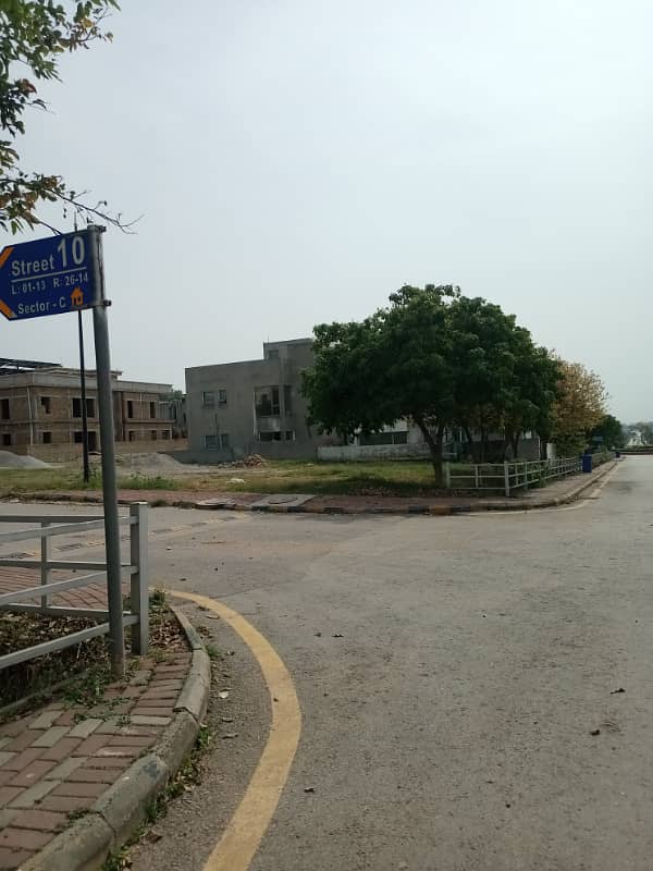 Corner 1 Kanal Plot Solid Land With Possession, Great Surroundings 5