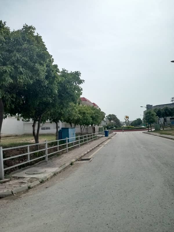 Corner 1 Kanal Plot Solid Land With Possession, Great Surroundings 12