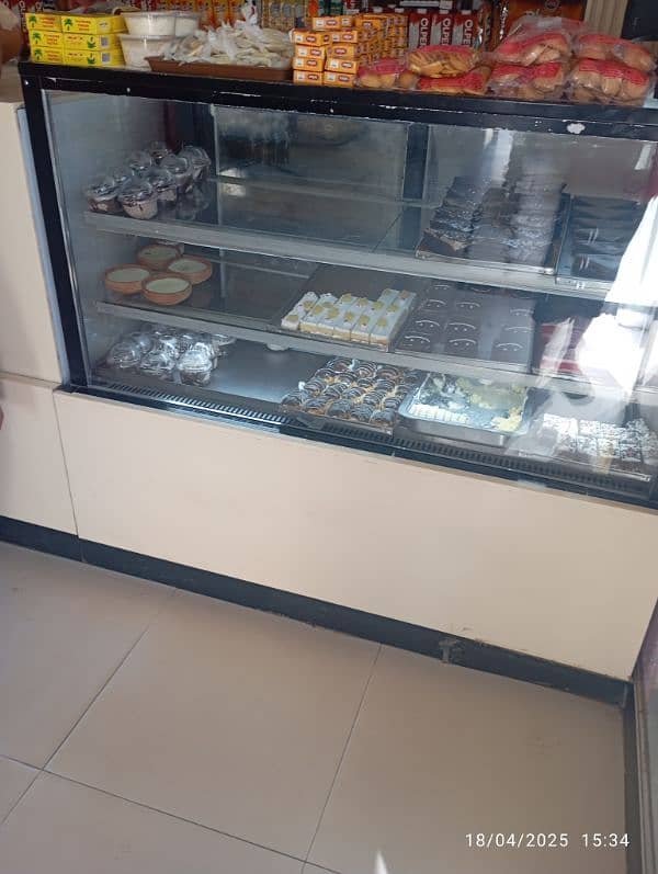 display freezer  colour black 1