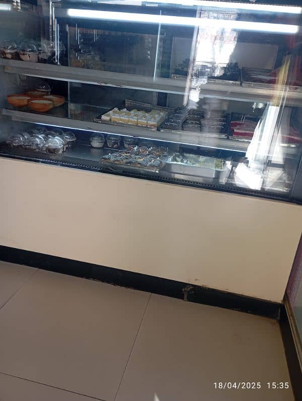 display freezer  colour black 2