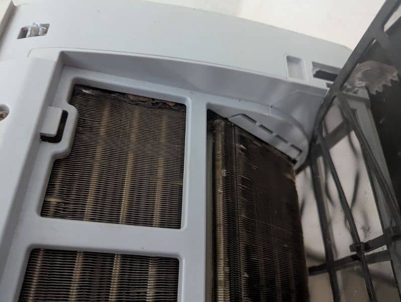 Haier 2 Ton Dc Inverter working condition ( Triple Inverter) 10
