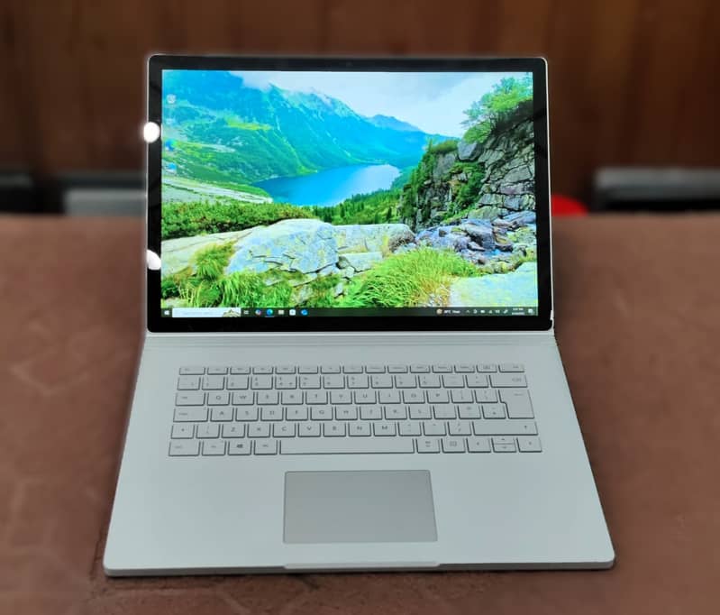 surface book 3 15" Core i7 10Th Gen 16GB Ram 256GB SSD 6GB Graphice 2