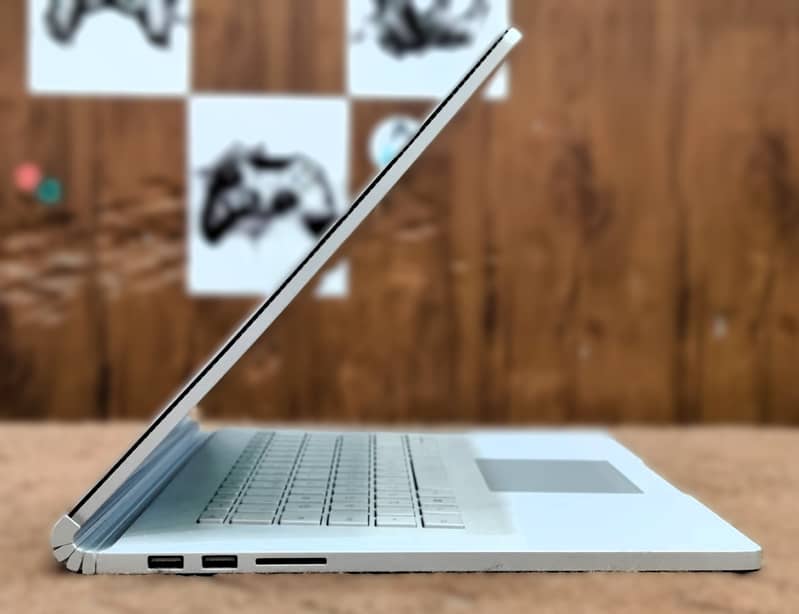 surface book 3 15" Core i7 10Th Gen 16GB Ram 256GB SSD 6GB Graphice 3