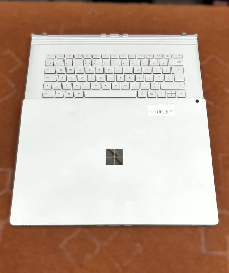 surface book 3 15" Core i7 10Th Gen 16GB Ram 256GB SSD 6GB Graphice 4