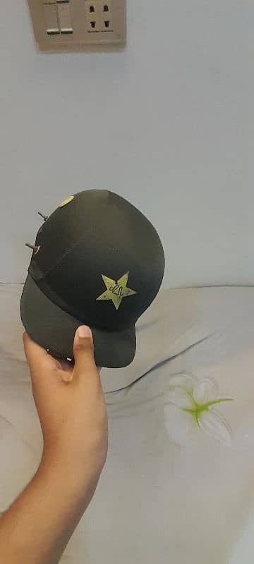 ORIGINAL PAK CRICKET TEAM HELMET USED BY LEGEND IMRAN KHAN IN TEST 1