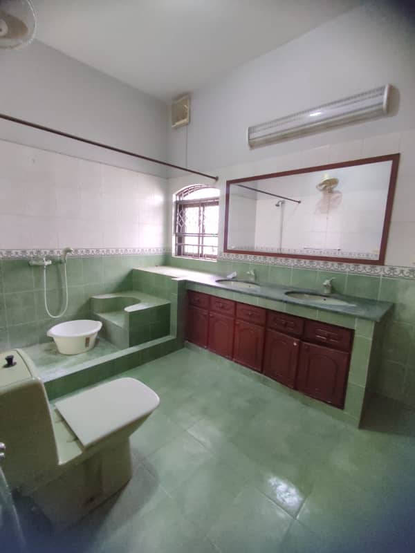 1 Kanal Upper Portion Is Available For Rent In Dha Phase 4 Near Gold Crest Mall 6