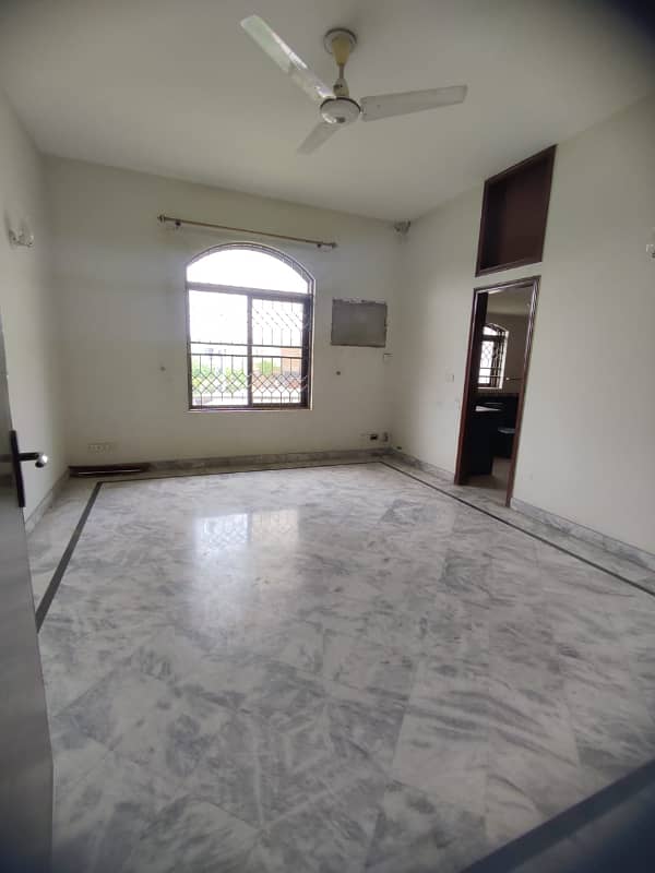1 Kanal Upper Portion Is Available For Rent In Dha Phase 4 Near Gold Crest Mall 8