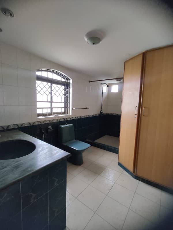 1 Kanal Upper Portion Is Available For Rent In Dha Phase 4 Near Gold Crest Mall 9