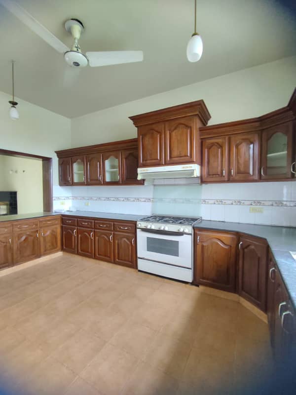 1 Kanal Upper Portion Is Available For Rent In Dha Phase 4 Near Gold Crest Mall 10