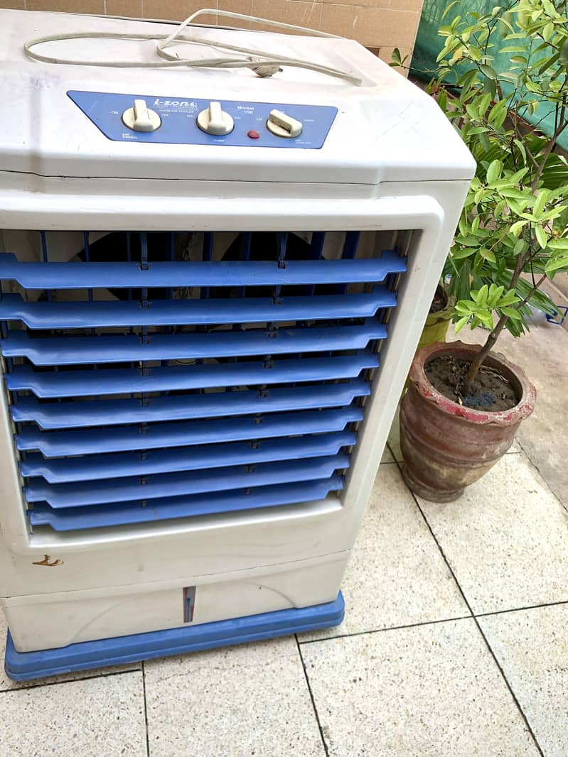 I-Zone large full size Air cooler available in excellent condition 1