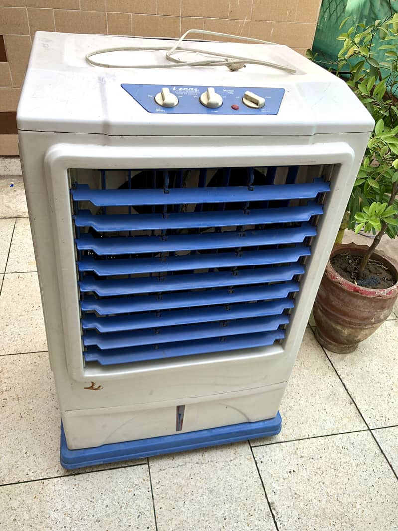 I-Zone large full size Air cooler available in excellent condition 2