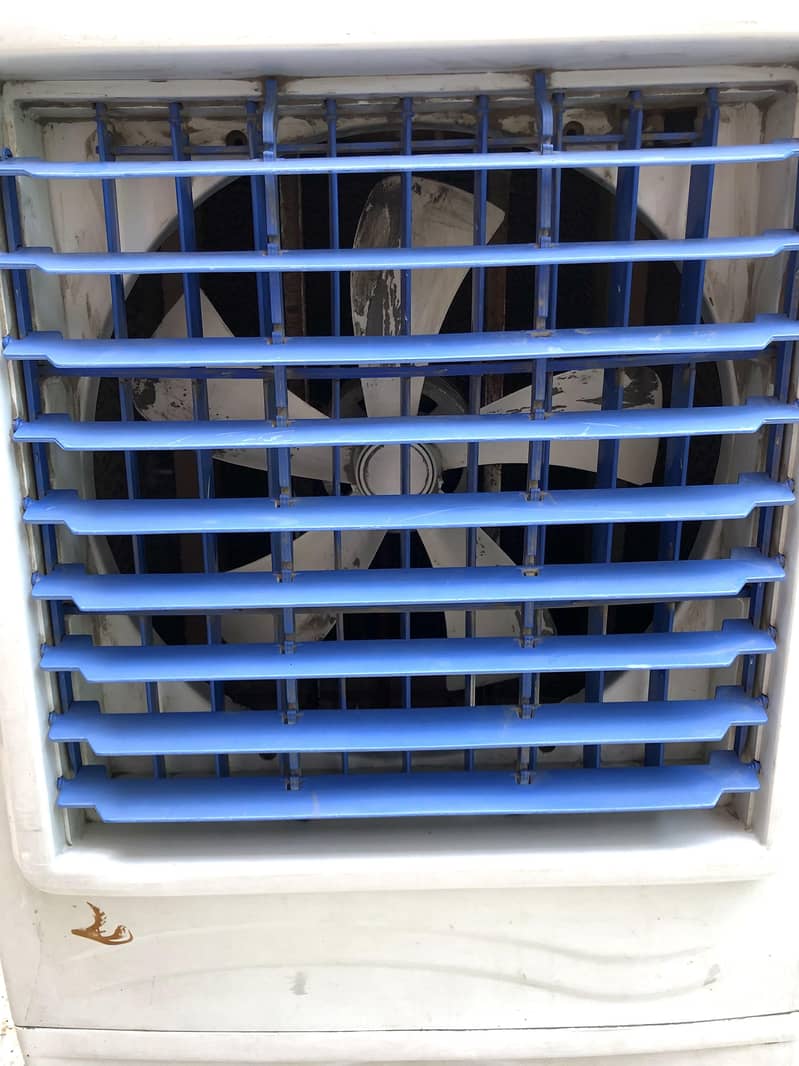 I-Zone large full size Air cooler available in excellent condition 3