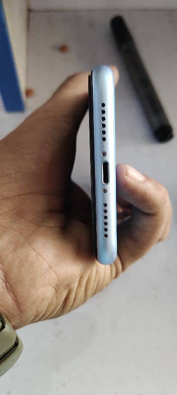 iphone XR n. on p. t. a 64gb charger Sath hai 1